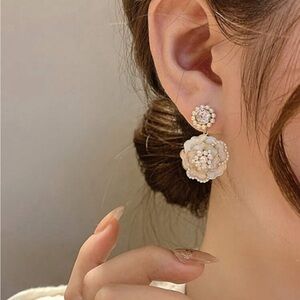 Elegant Floral Pearl and Gold Earrings